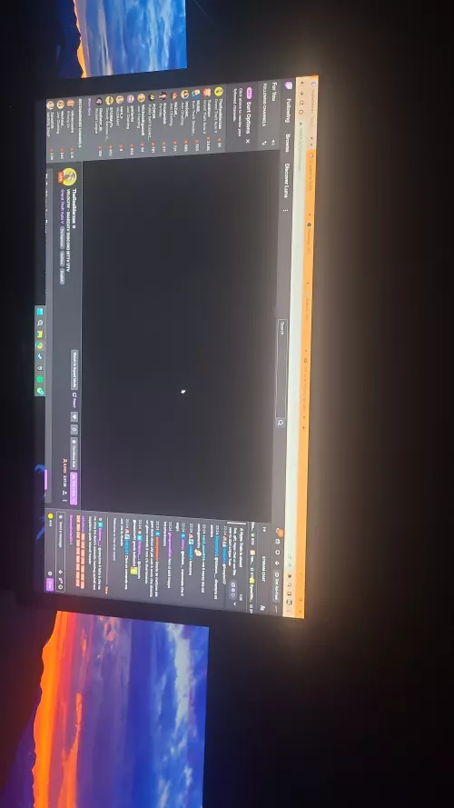 Stream/Video goes black except for when i scroll by PuebesEnjoyer