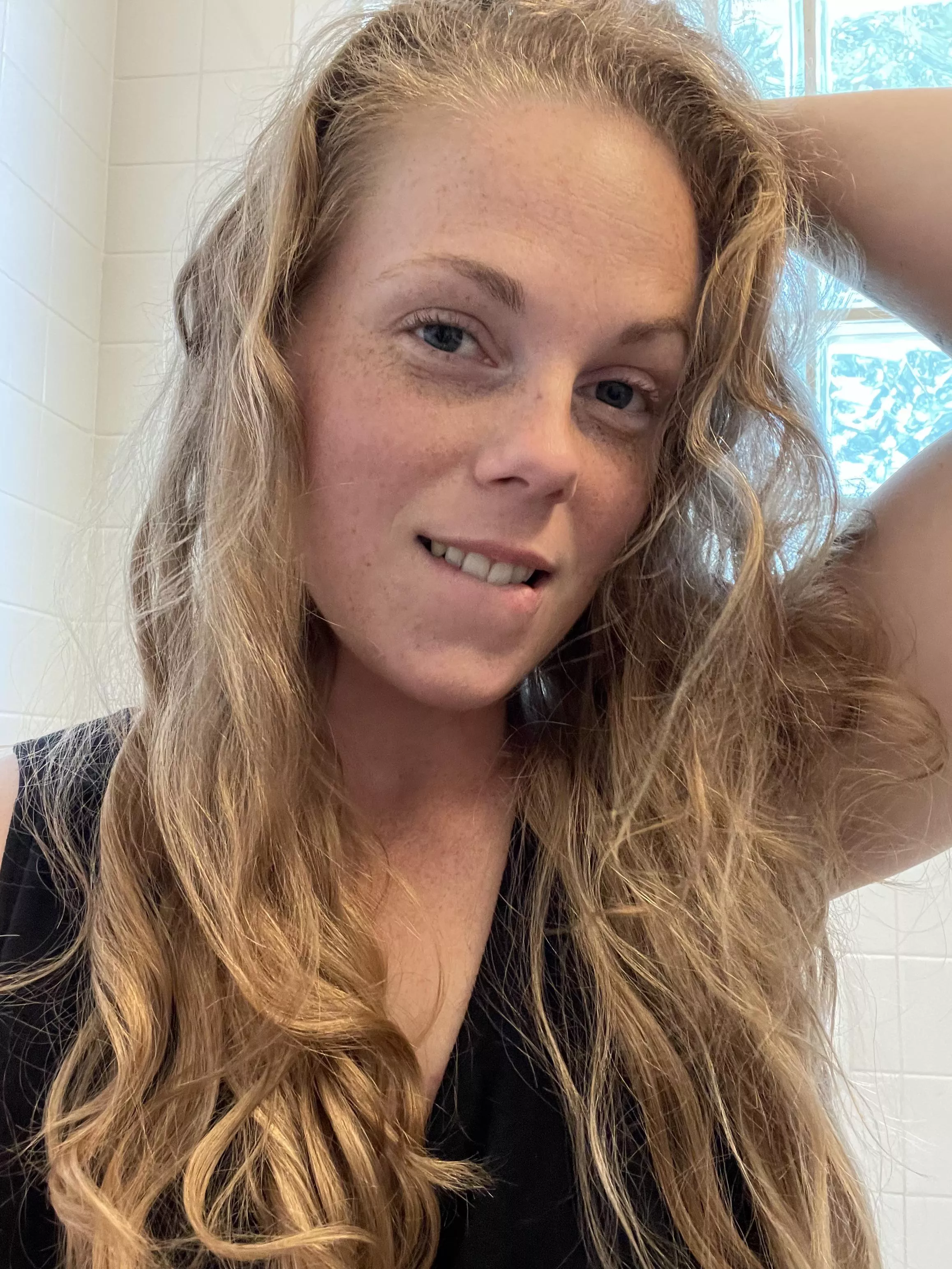 This milf wants something tasty for her mouth posted by Amputeelove