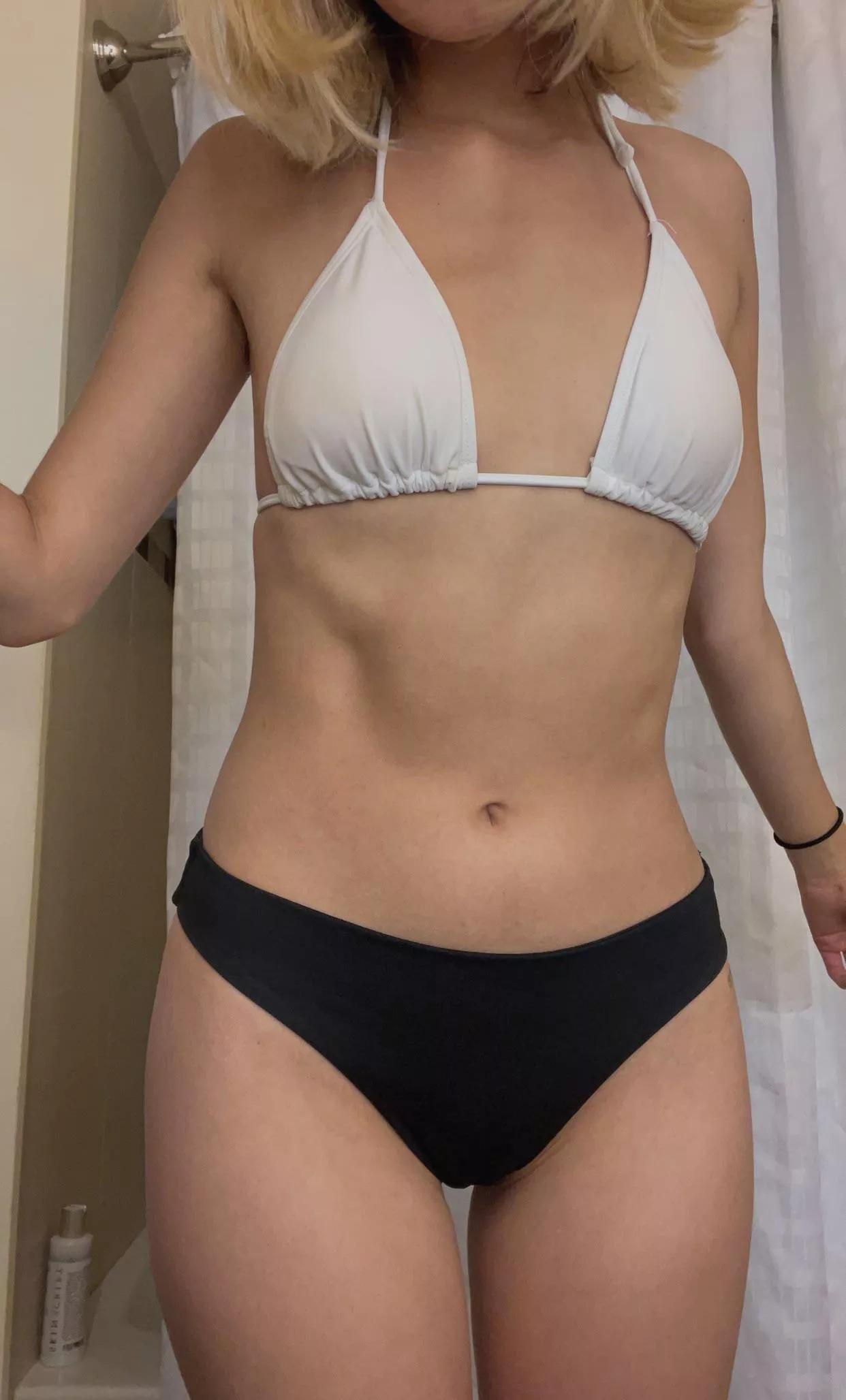 Took a pic of my thigh gap before I went swimming 💦 posted by Urgoddess_aria