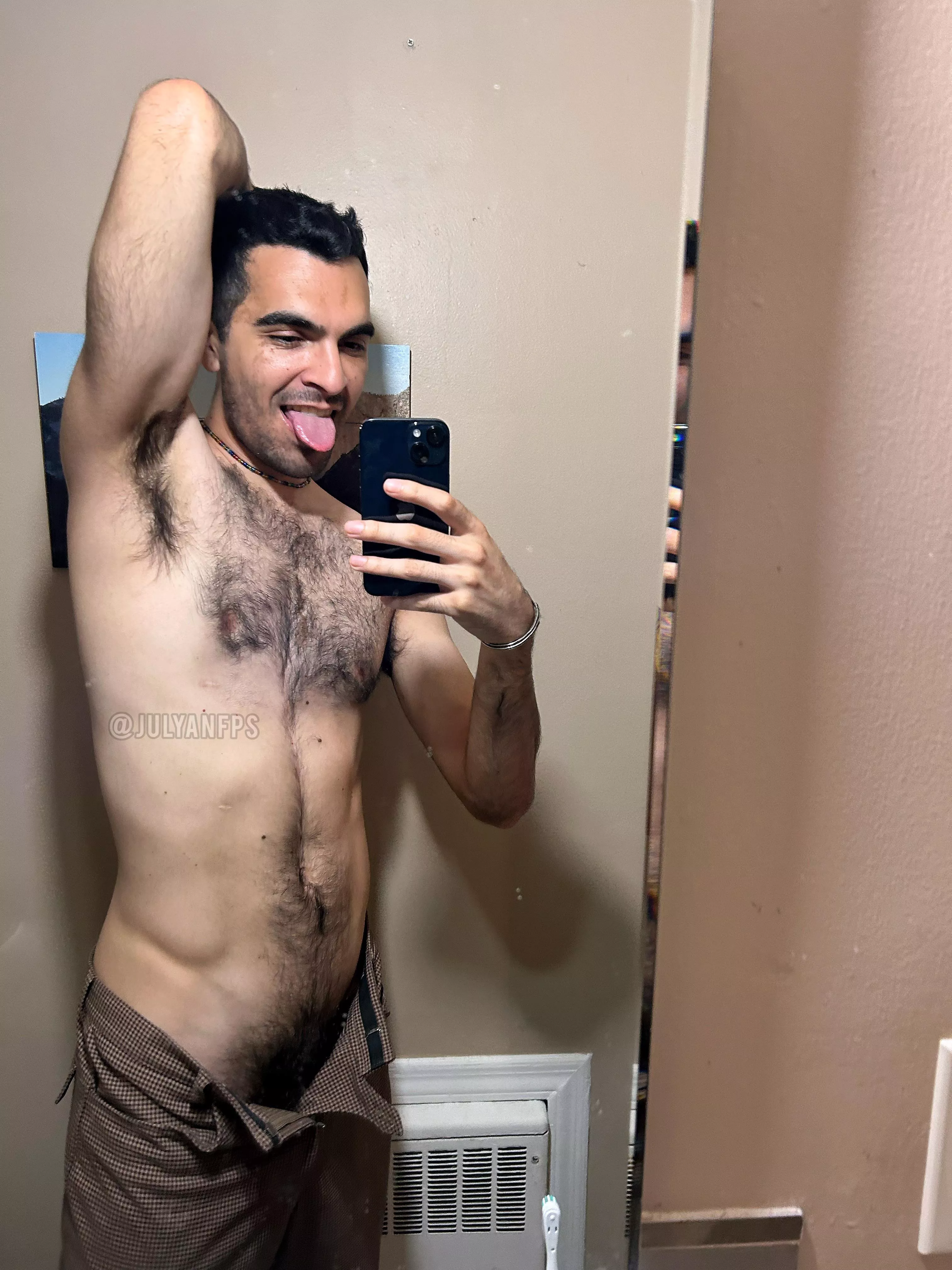 Always sweaty, always musky 🤤 posted by julyanfps