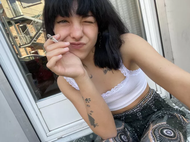 Crop top makes things interesting 😉 by ForgetfulGallery