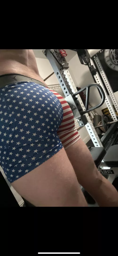 Dont skip leg day💪🏻 by CakeDaddy07