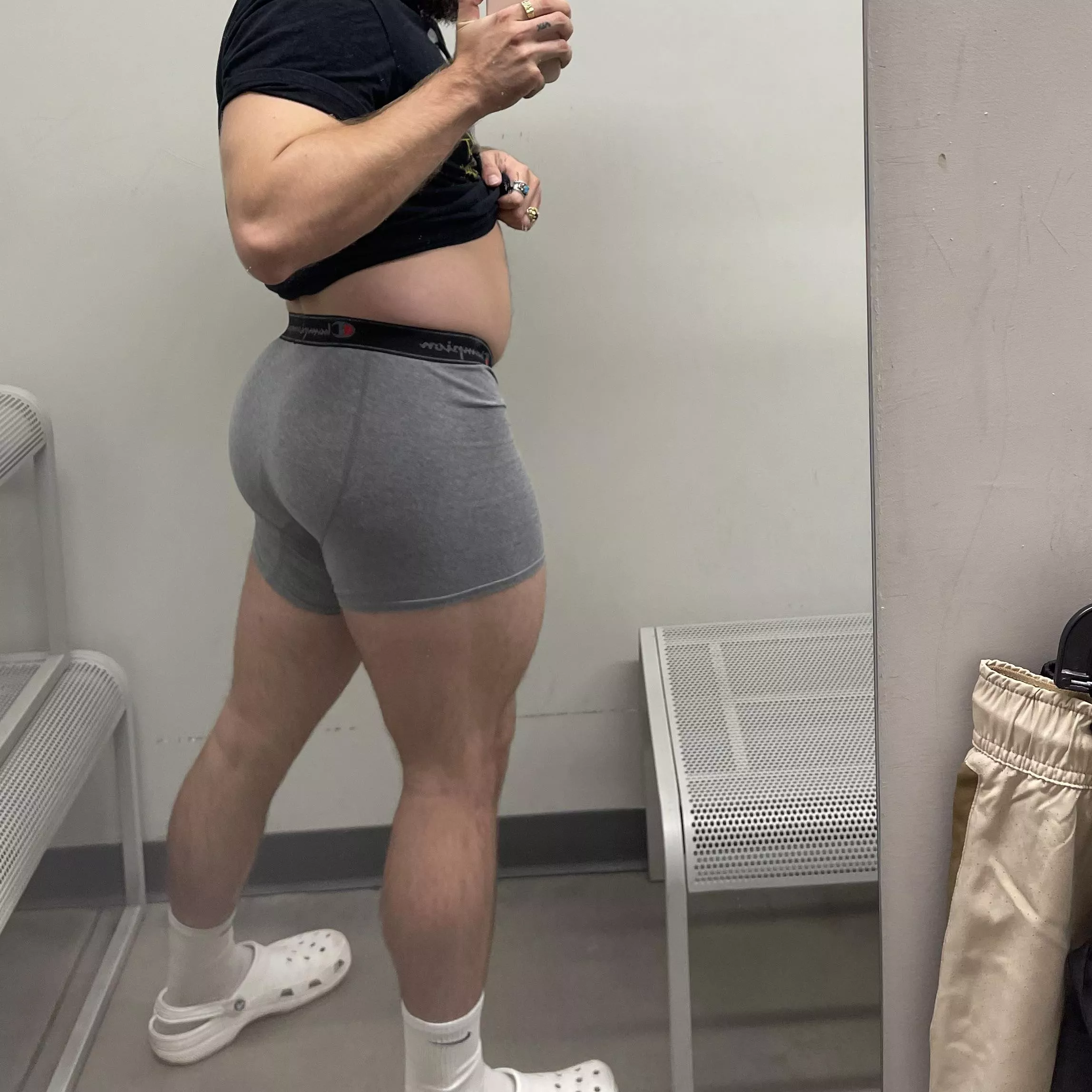 fitting room vibes posted by lxekajf33b