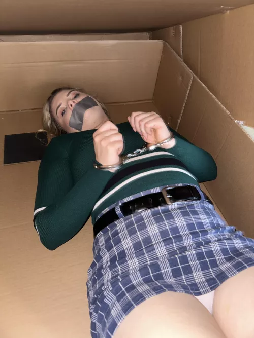 I can't escape from this metal cuffs by Navlia