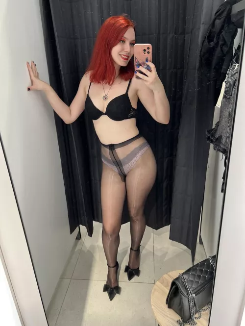 It’s so hot.. I had to take my dress off 🫢 by ichigo_emaa