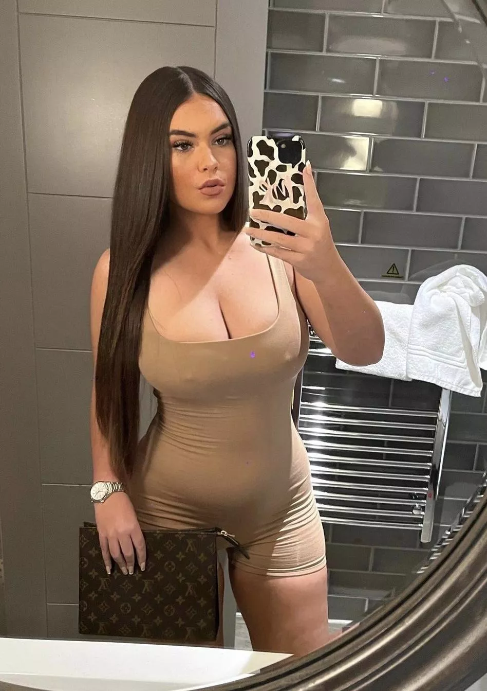 No bra posted by corruptusextremis