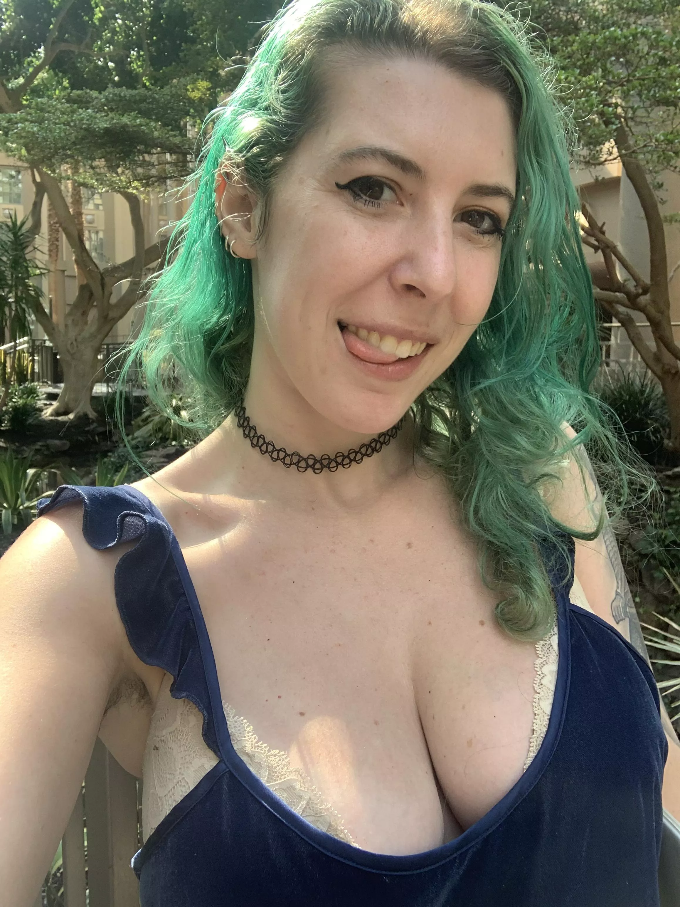 Sunny smiles posted by sirenskiss3