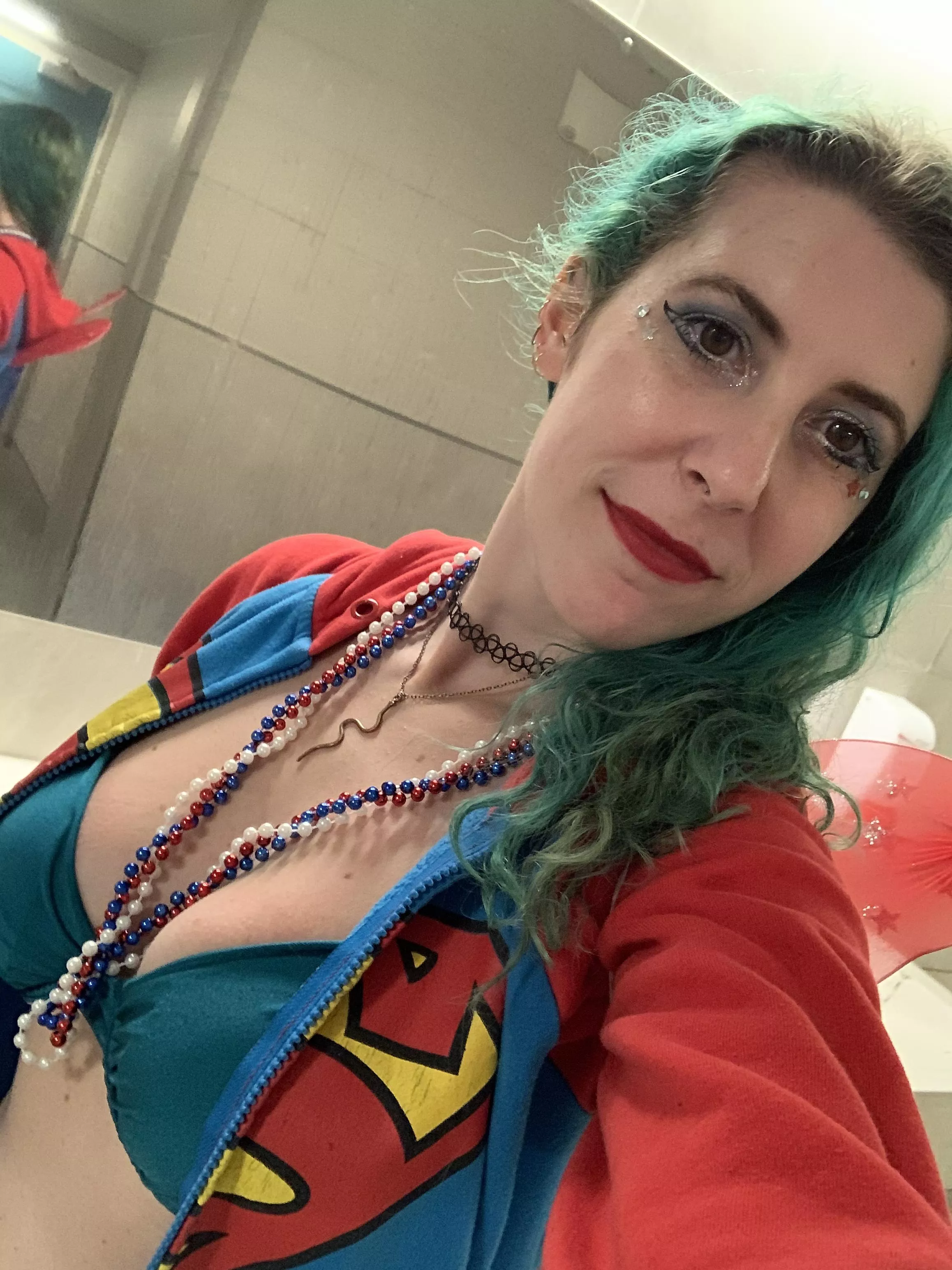 Superwoman selfie posted by sirenskiss3