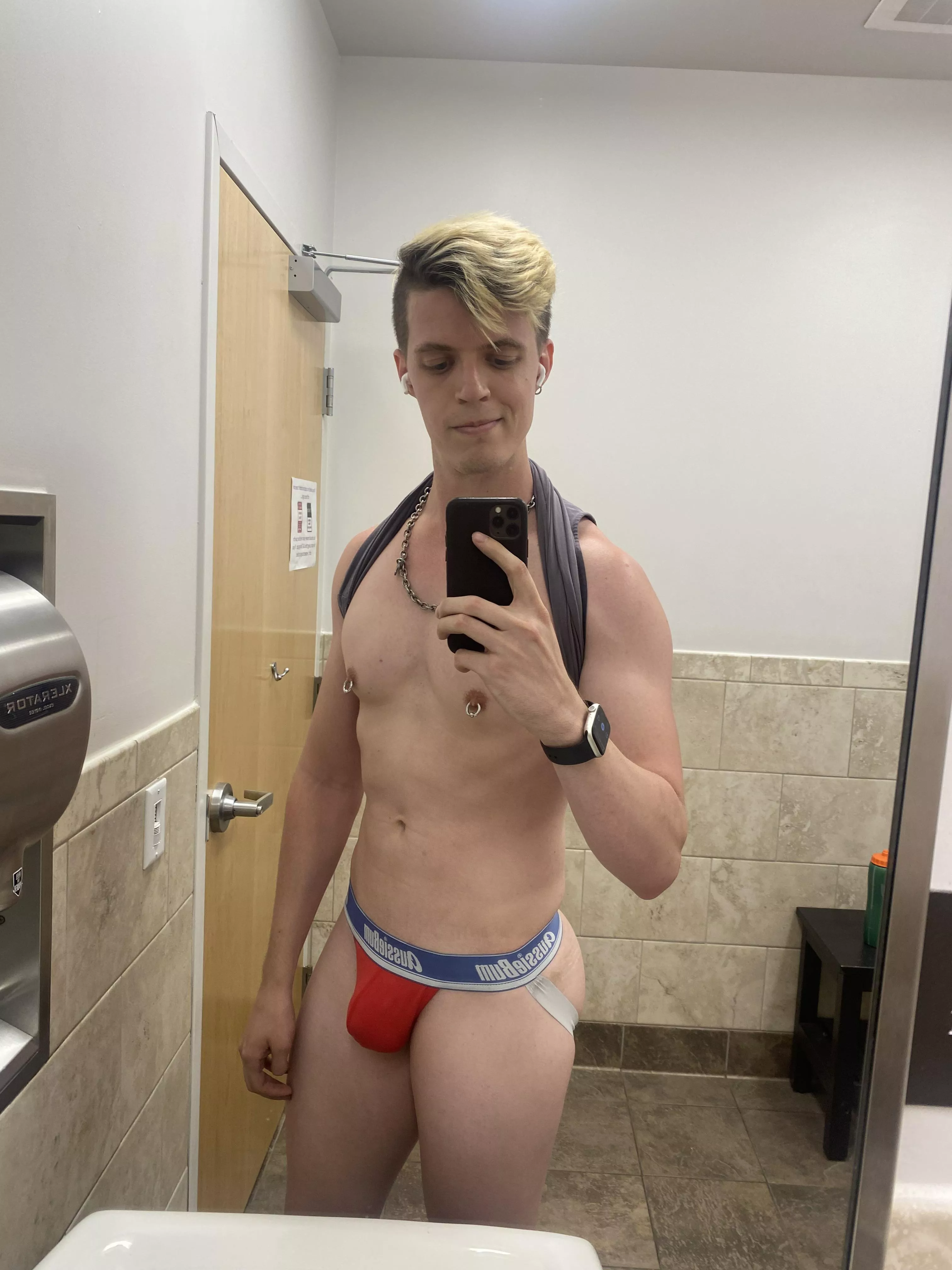 That strap’s going to snap off mid squat one of these days. posted by Adventurous-Nail-95