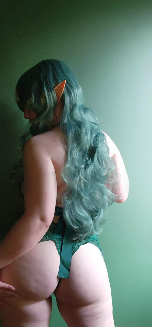 The el[f] ears stay on by GreenEyedWiitch