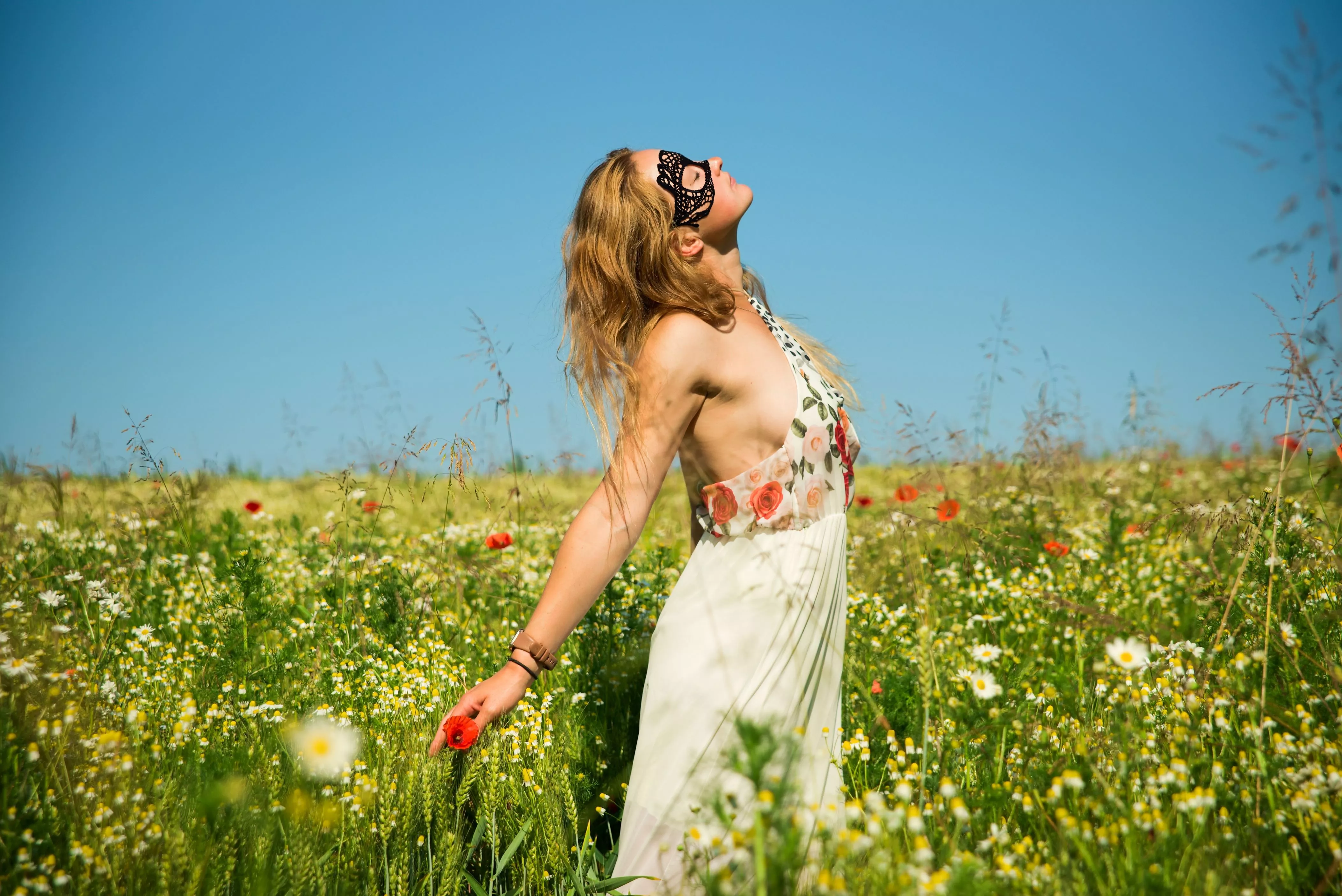 Wearing bras under dresses at summer should be a crime! 😇🌻 posted by MaskedBeauty42