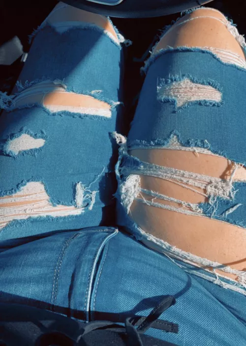 Who likes thick thighs in tight jeans? 😏😜 by BrittanyCollins99