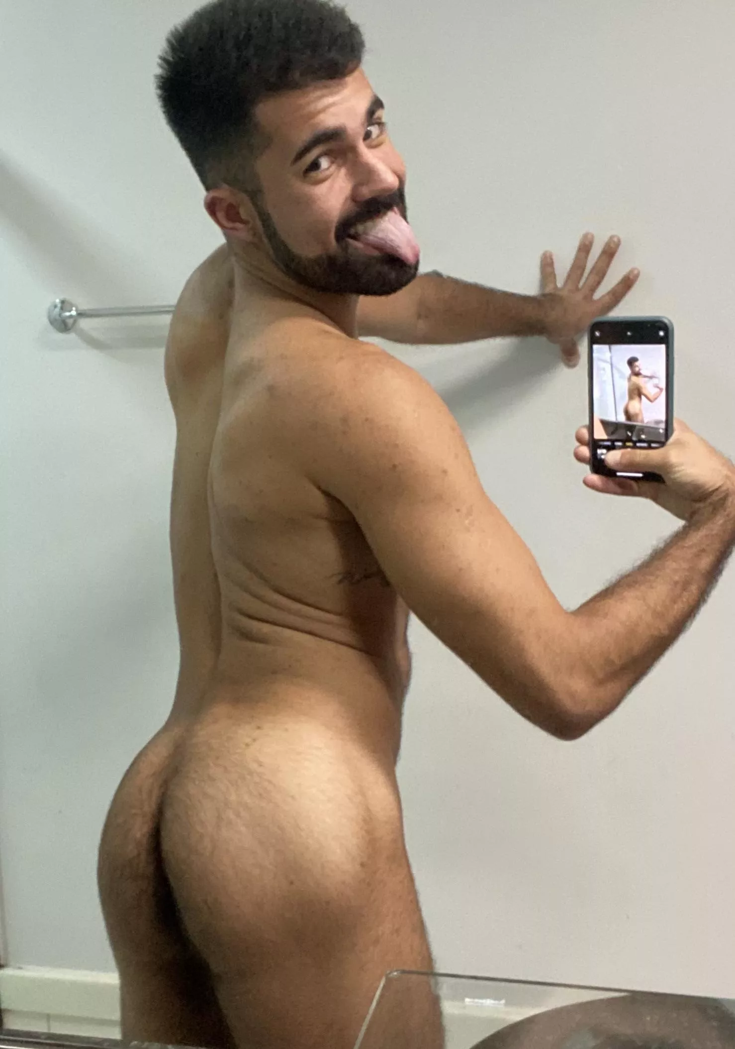 Before shower 💦 posted by Furryhornny