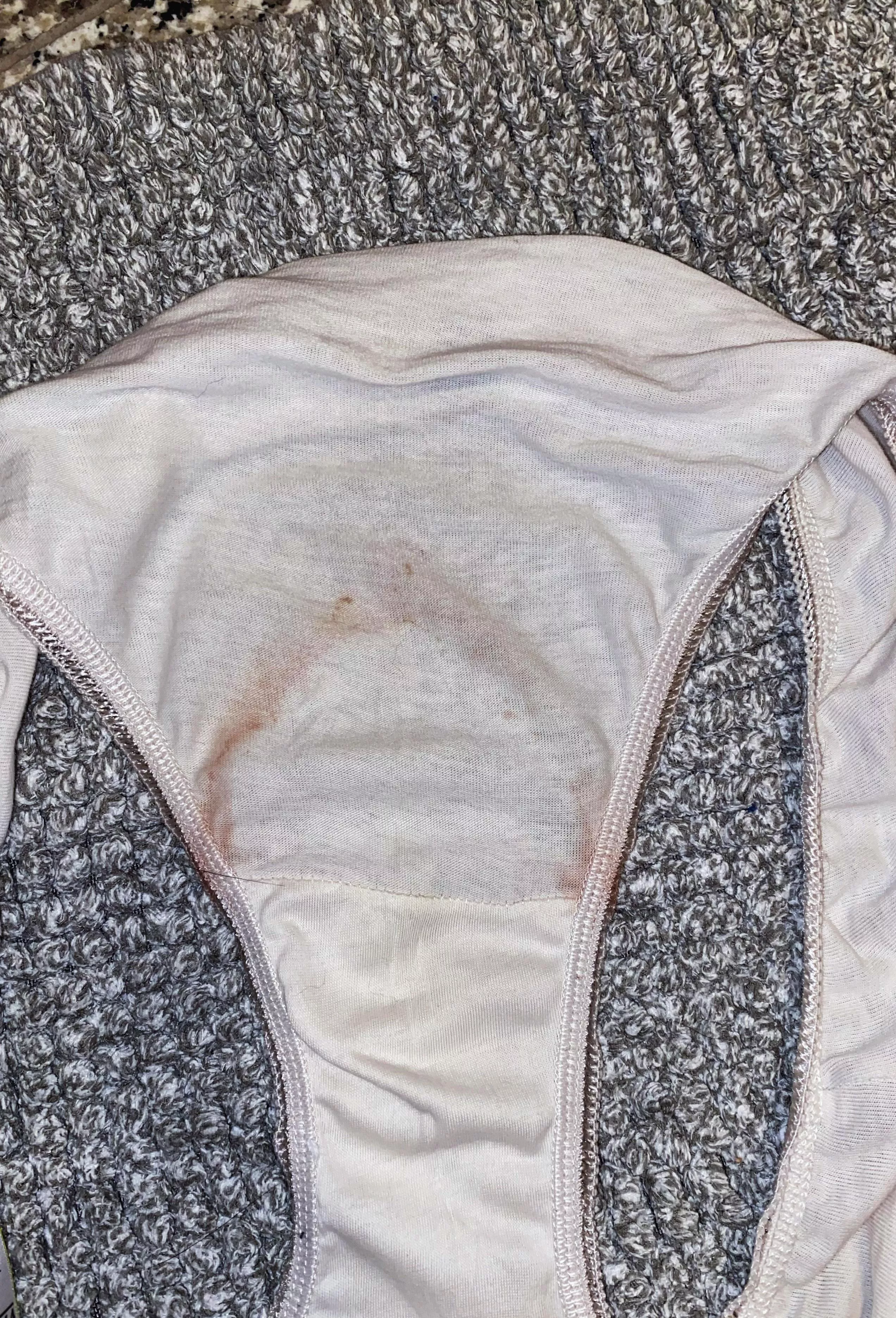 Bled around my pad 🙃 posted by Snacky_thiccums