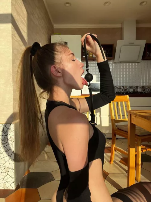 Daddy’s going to have a good day, any volunteers to help😈 [F] by confide_layer