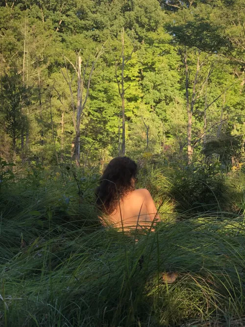 Golden hour light nakey in the forest, my absolute favorite thing to do 🌿🫶 by realbarefootbabe