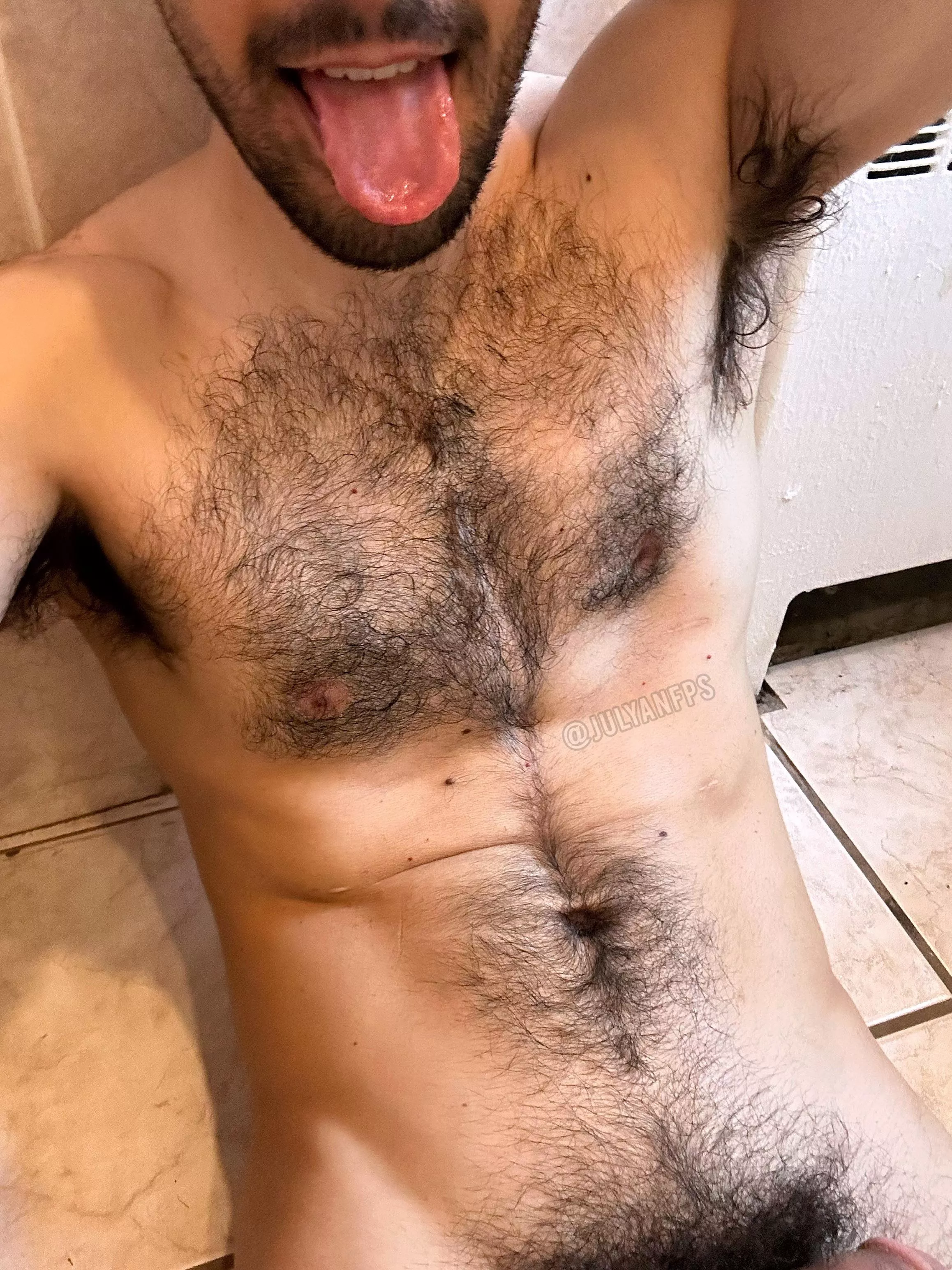 Hair so long it’s curling all over itself lollll posted by julyanfps