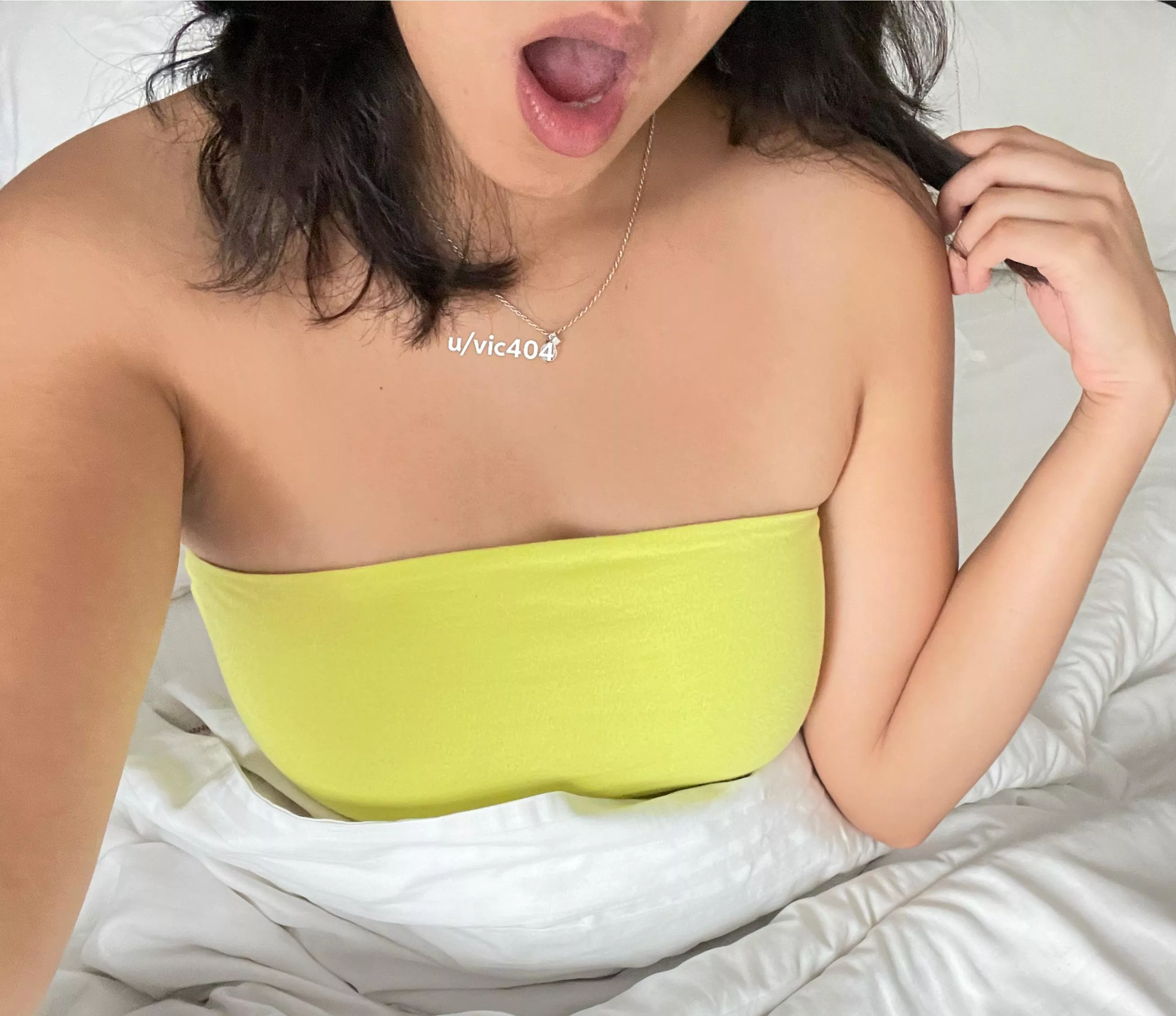 I love this tight top on me :) 18[F] posted by vic404