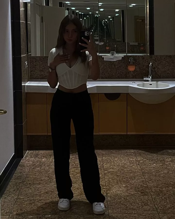 Lea posted by Expert-Spray4042