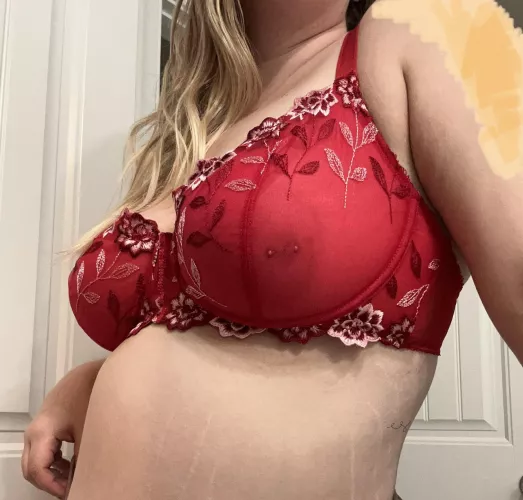 New bra 🥰 Now just need a matching pair of panties 😋🤔😉 by Emergency_Solution89
