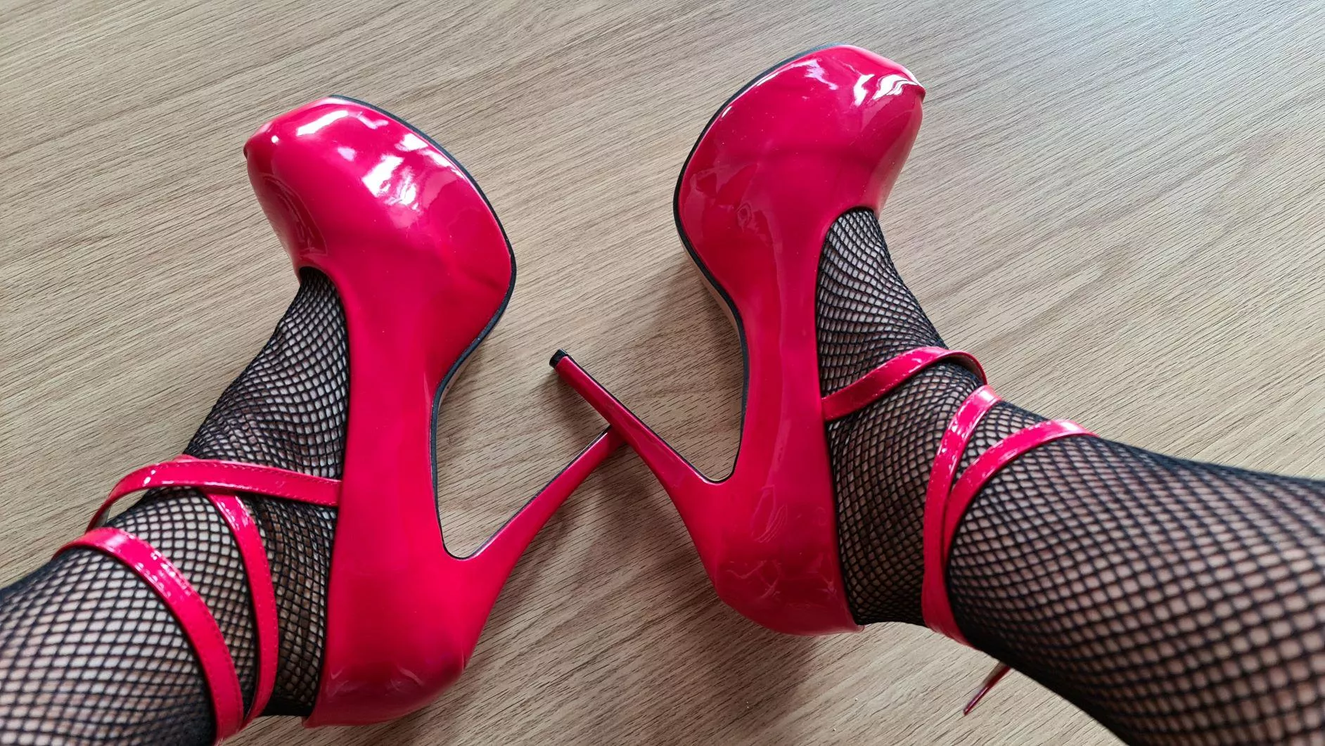 Red Stiletto posted by juckni