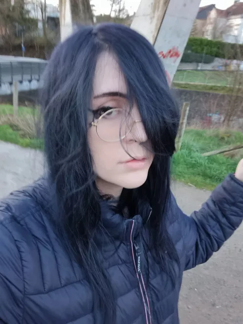 Say Hi, do i pass? by Yunaxuwu