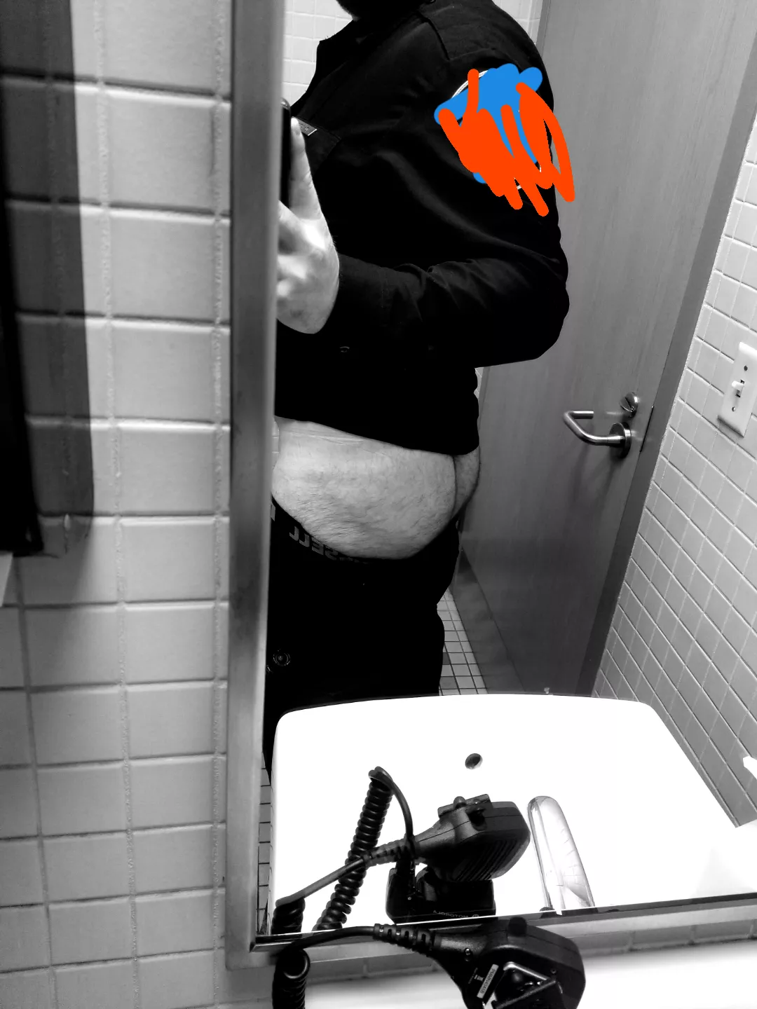 Secretly bi 👮‍♂️won't get judged here right?? posted by AverageBiHusband