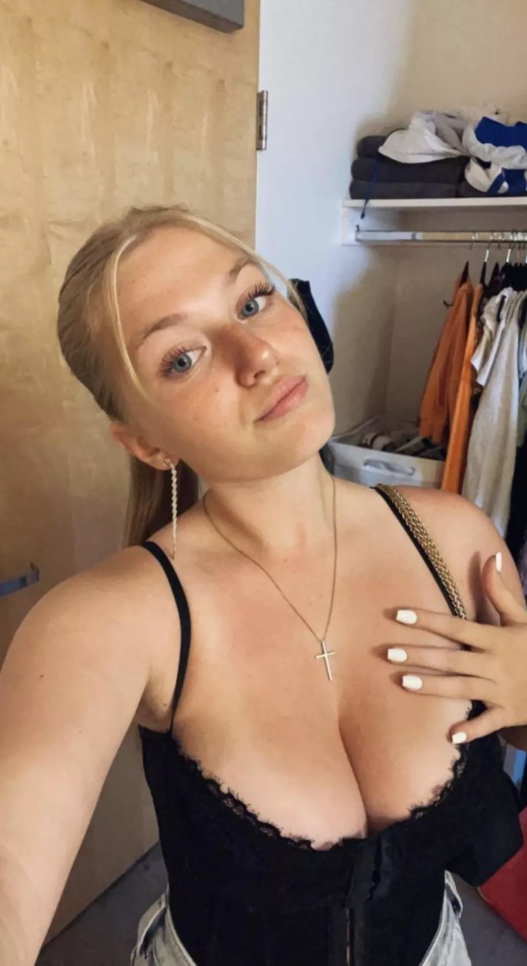 Showing off her new necklace posted by Key-Sundae-6316