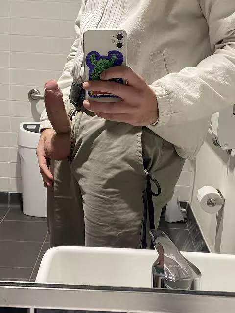 Slow day in the office, don’t tell my boss (25) posted by Aussieboytoy2022
