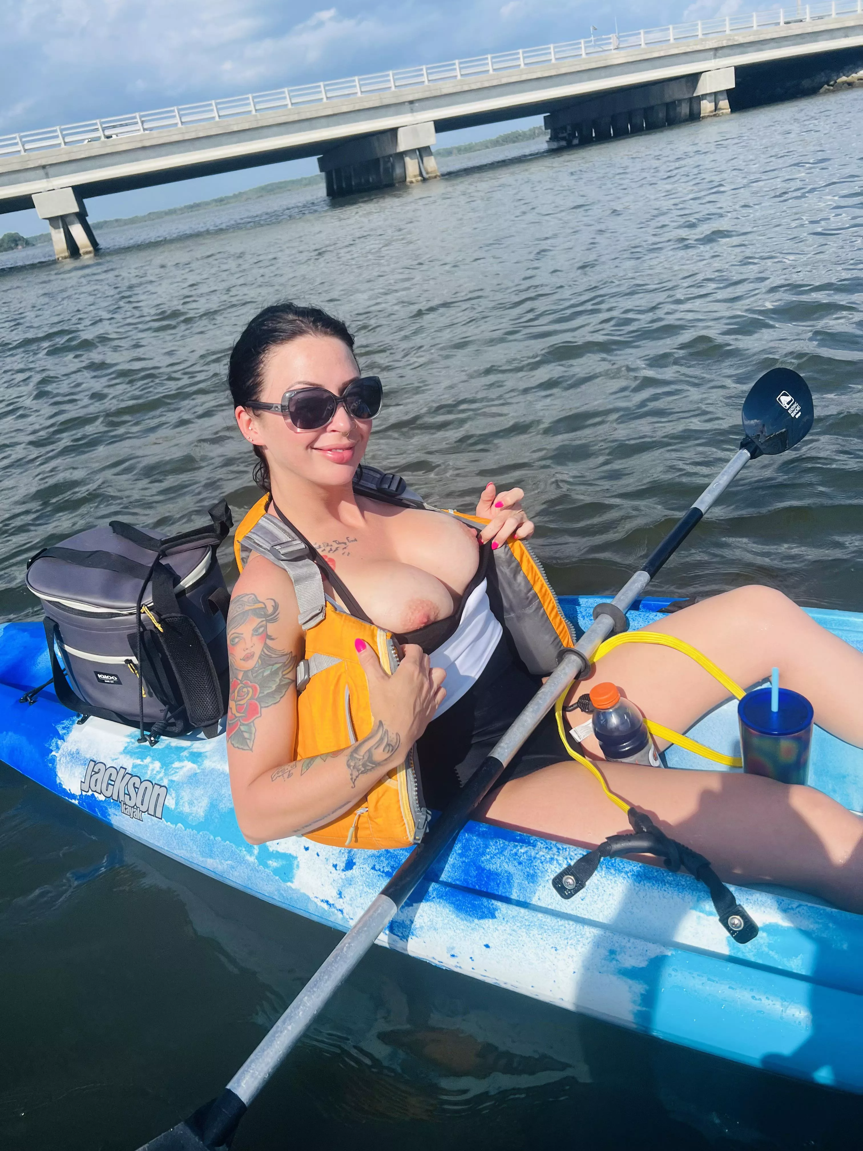 Suns out, guns out ☀️ posted by superflychick91