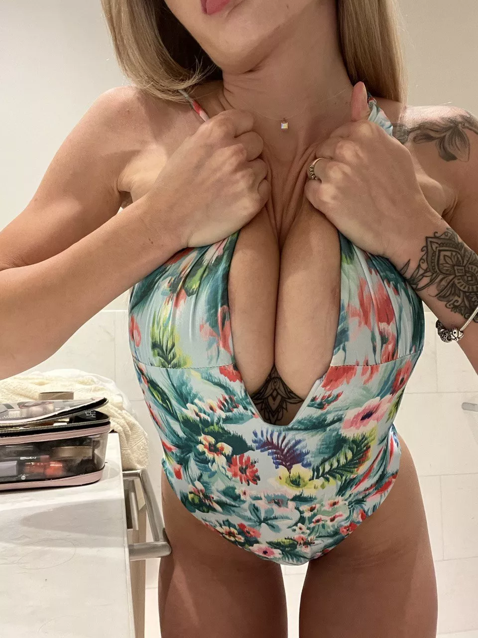 The only thing that is missing on this is your cock between my milkers ;) posted by capuzec