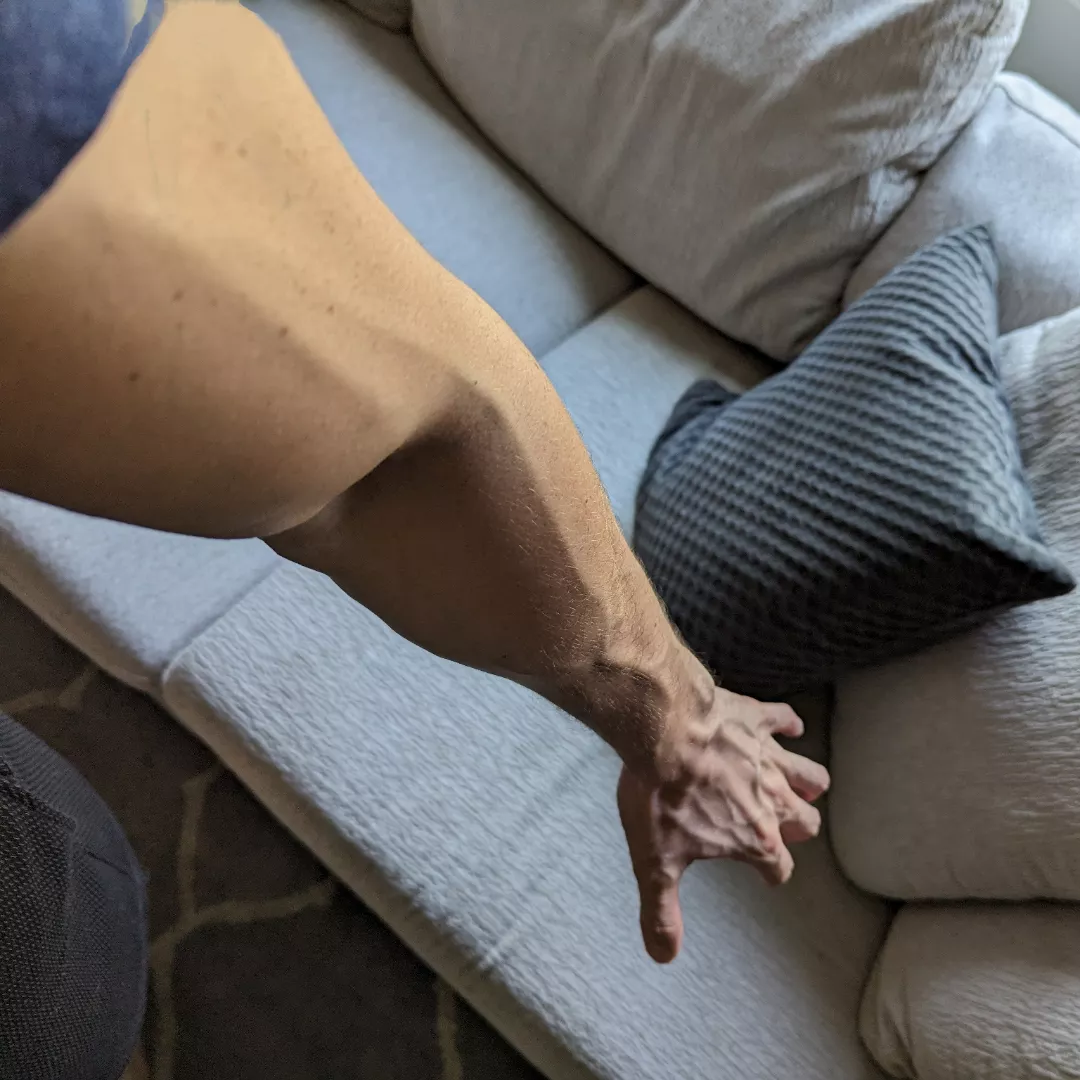 Veins 4 Dayssss 🪱🪱 posted by meaty_tarzan