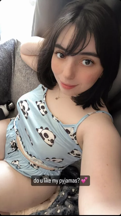 Any straight guys here just a little curious 🧐 👀👅 by MistressLynne25