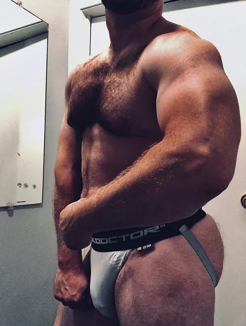 Beefy Hairy Alpha Ape 🦍 by chepuey