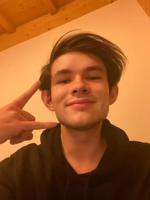 Big nose, big ears, big lips, big di-… uhm, anyway. 🤭 by Spielknabe