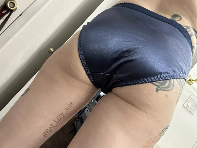 Cum rub on my satin by Red_Lilly_sole