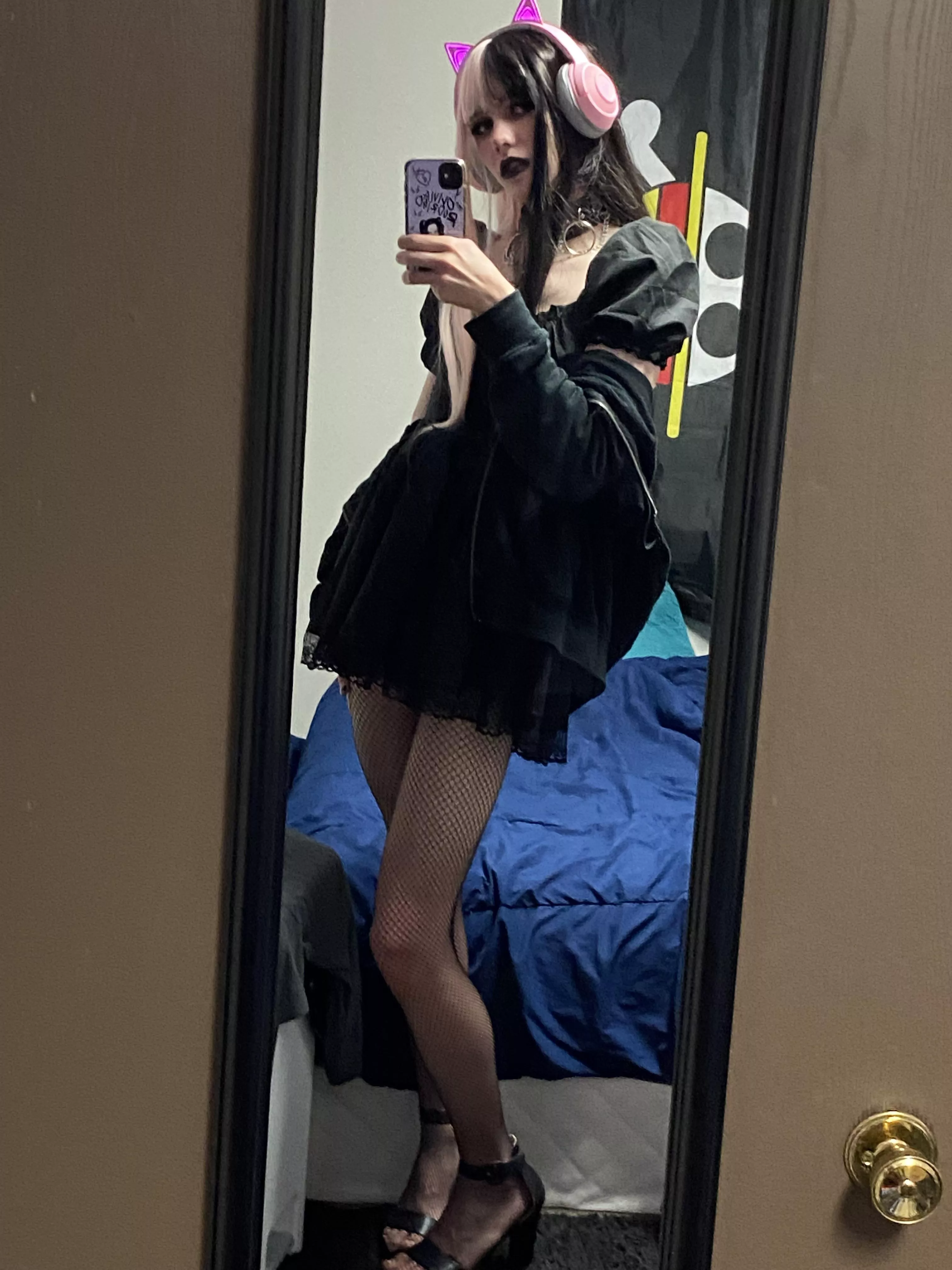 Do I make a good gamer girlfriend? posted by Garb0w0dor