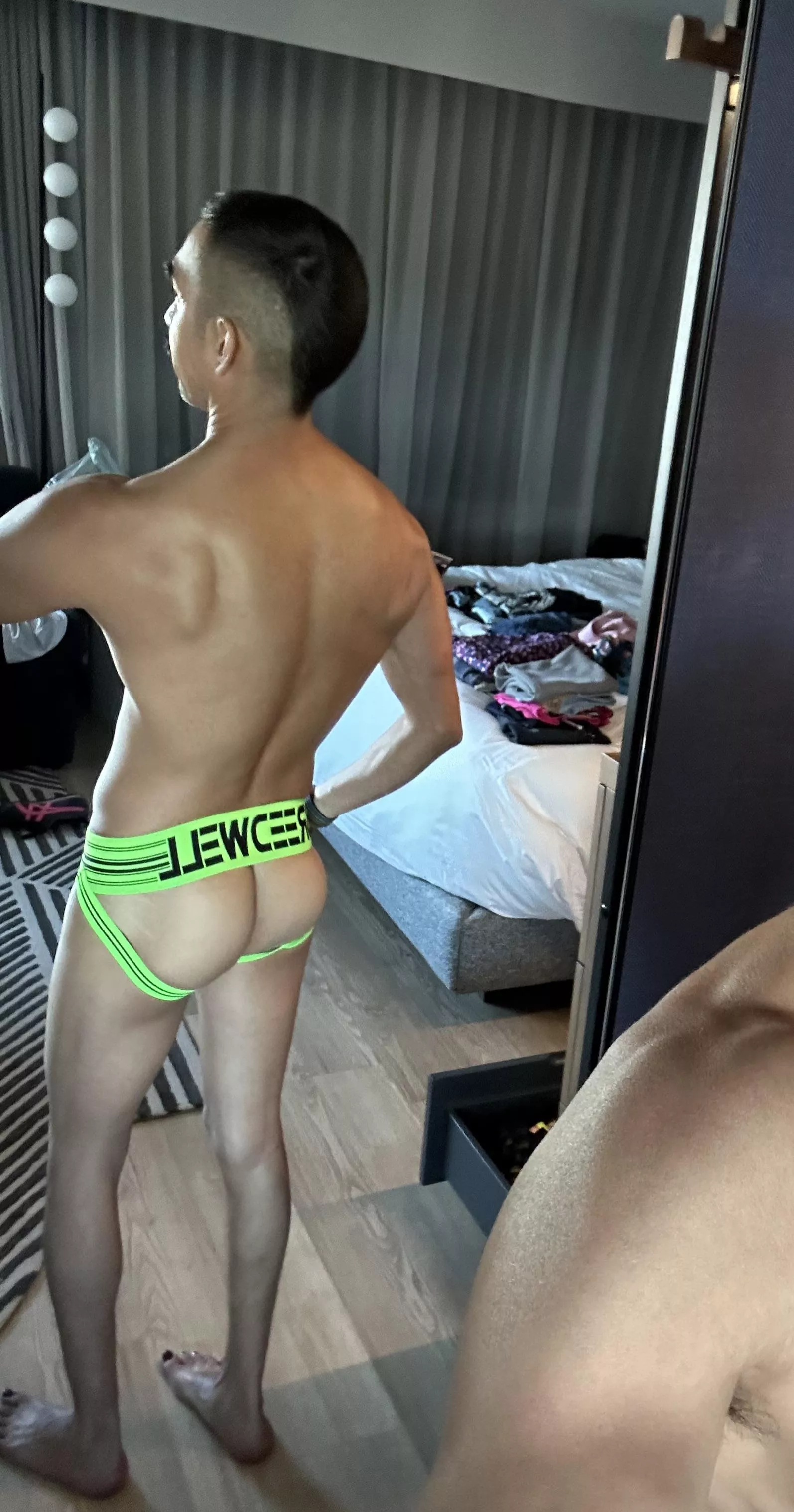 Hotel lighting always great. Do you love this bright green jock? posted by ChiJock268