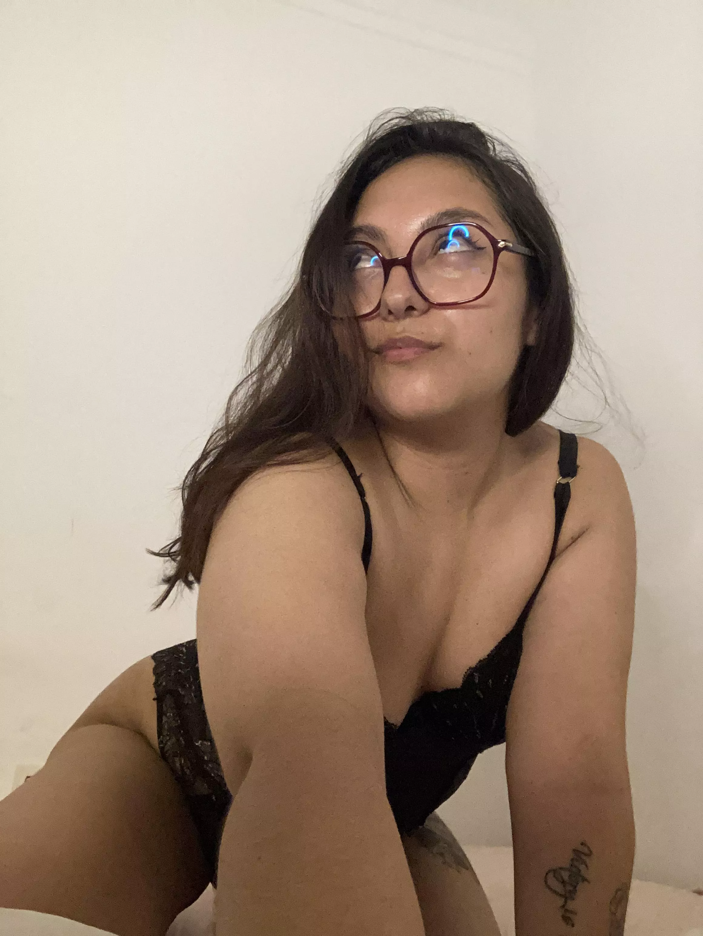 Just your Latina girl trying to look cute ;) posted by lelogonibd