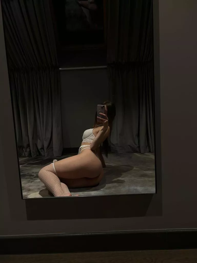 lovely long hair today :) posted by miabrownn