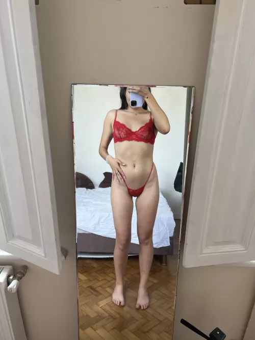 Mirror, mirror, can you handle my fierce confidence? by MoroselyTheorize