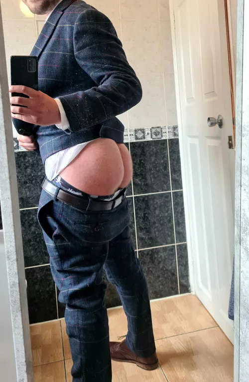 My ass is so big and round I struggle to get it into my trousers 🙈 by DonnyBoi97