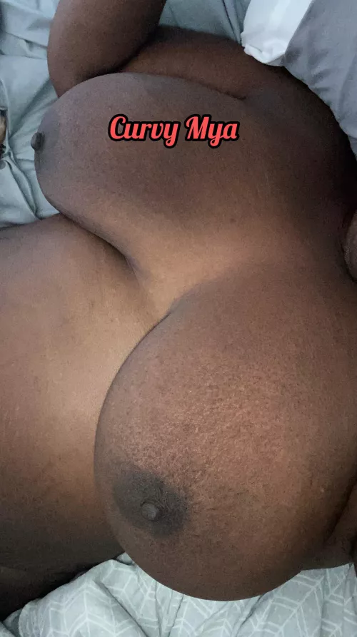 Real tits flop to the side by Curvymya