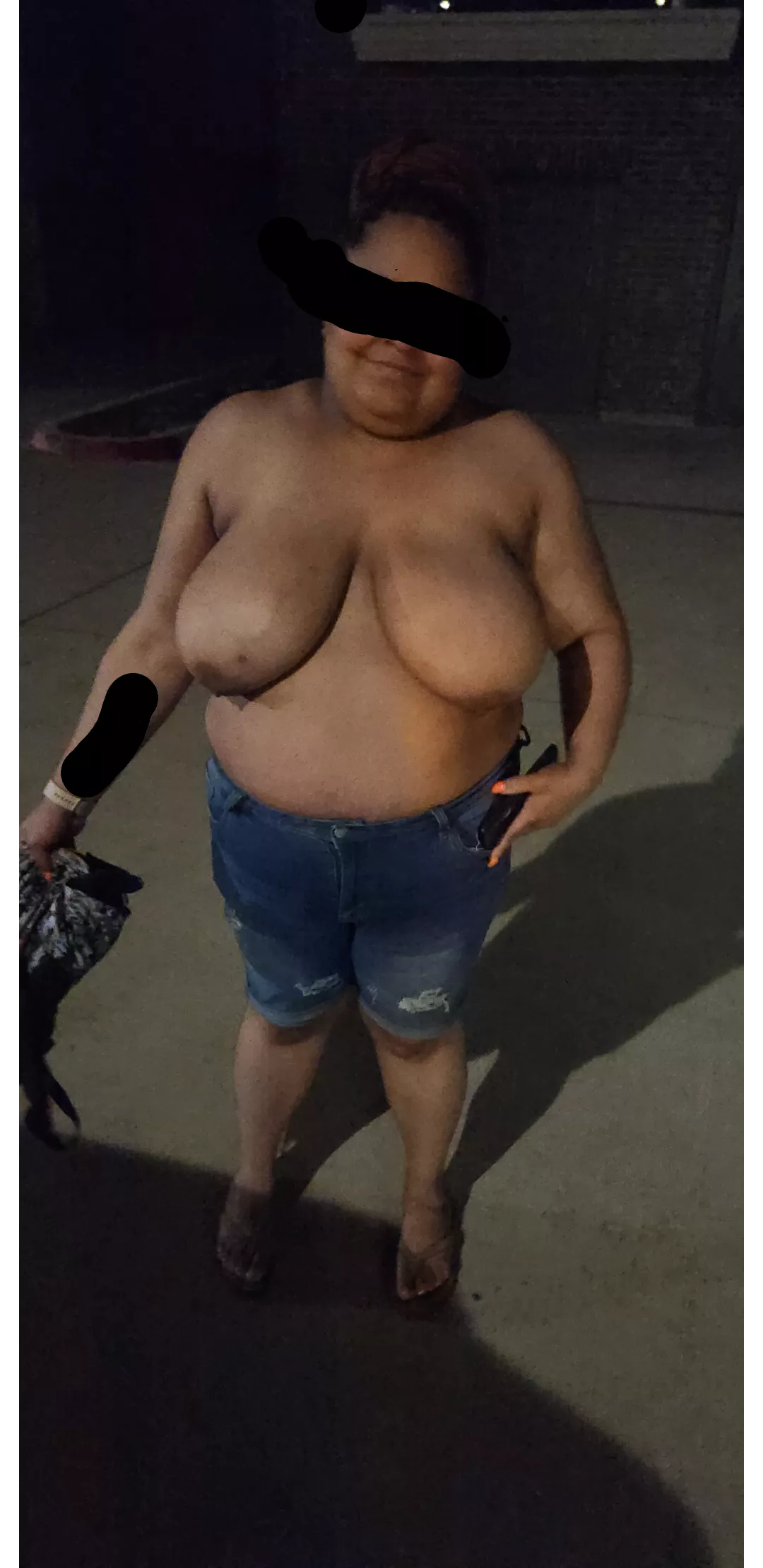 She decided to start stripping in the parking posted by paladiniron13