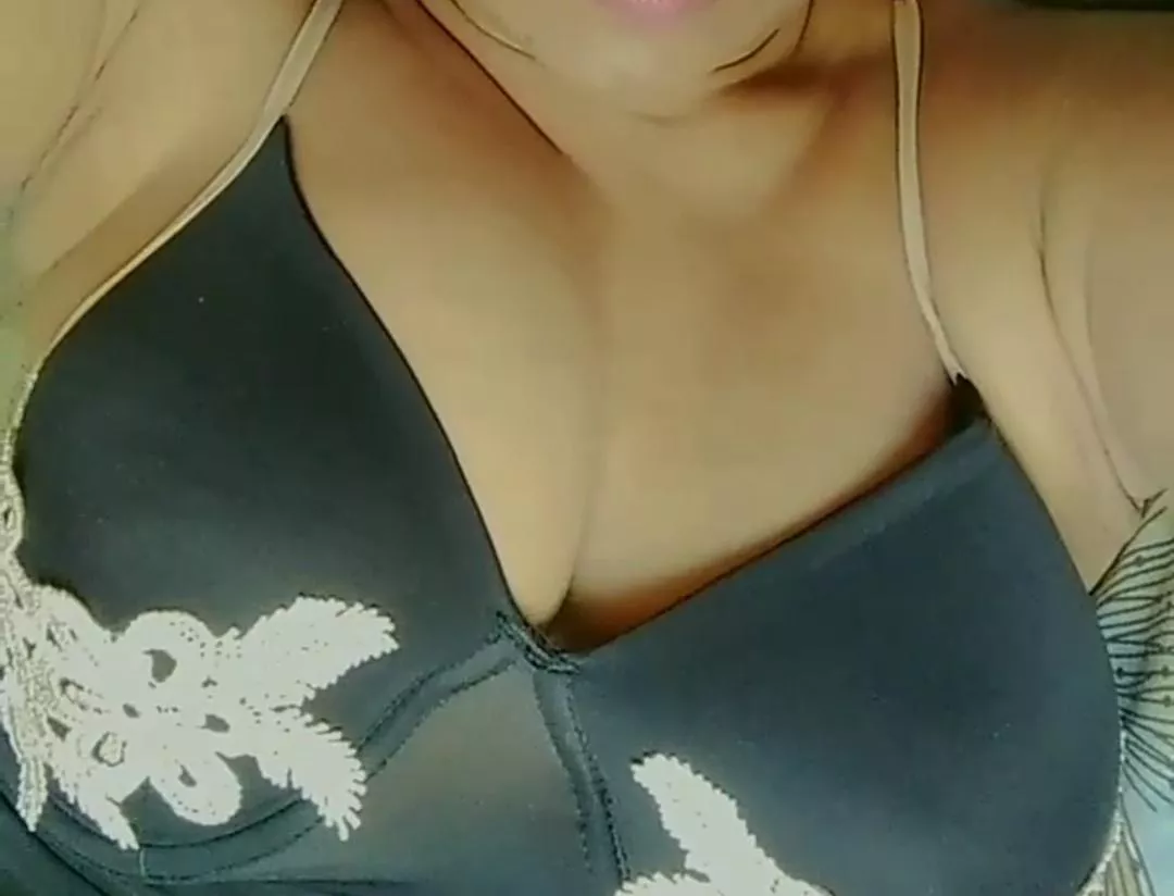 Some cleavage;) posted by chaitralikaur2