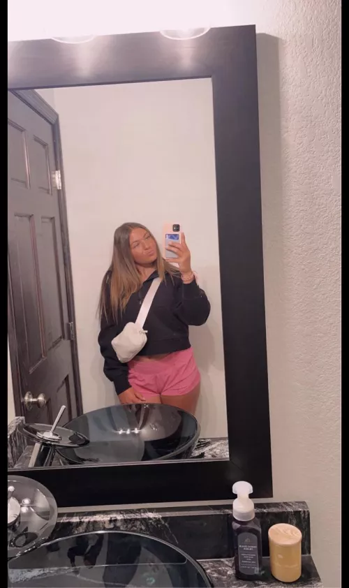 Thick Brunette Babe by theIRLfeeder