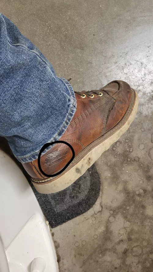 Why is my boot Turing silver on the heel? It's not like that anywhere else and it's visibly metallic and silvery not just shiney by SEND-ME-UR-TITTYS