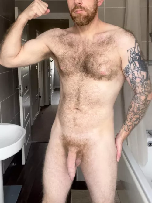 6ft2 UK hairy lad with Tats. by gbrad1983