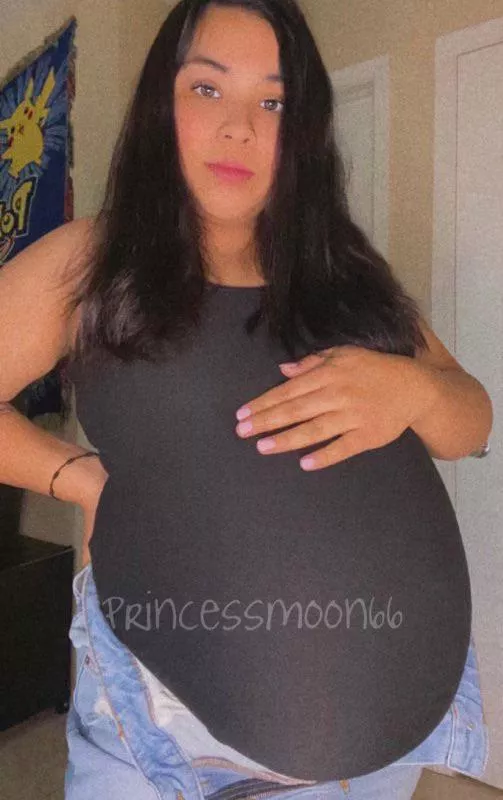 All my clothes don’t fit 🤰🏻💦 posted by Milkymooon66