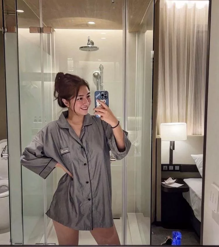 Alone in his hotel room. 🤪 posted by Karen2000Ka